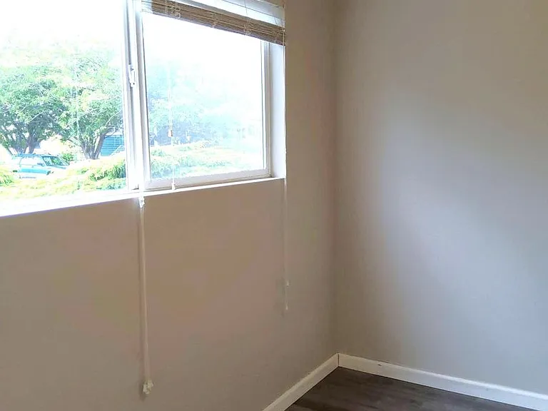 2100 Eldridge Ave — Photo 13