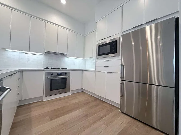 10917 1/2 Otsego St — Photo 11
