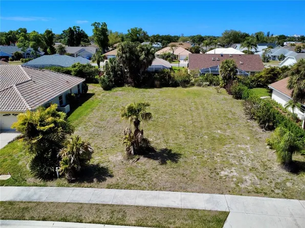 565 Park Estates Sq #32, Venice, FL 34293