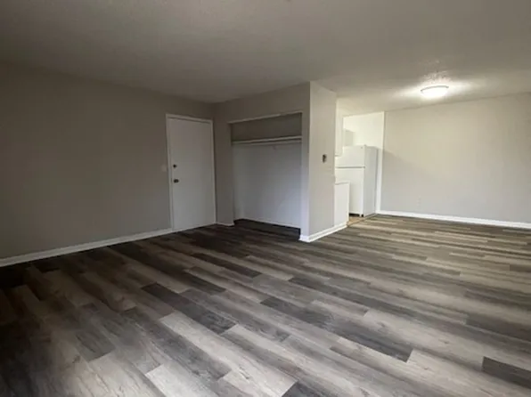 Cedar Crest Apartments, 405 W Donald St #427-101, Waterloo, IA 50703