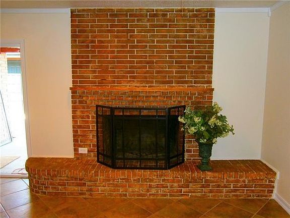 4th image of 2620 Valentine Ct