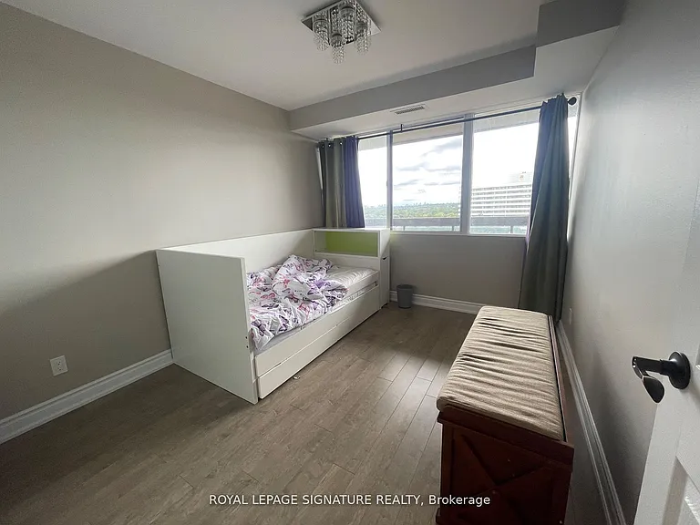 8111 Yonge St #1010 — Photo 7