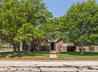 1403 Southern Plantation Dr, College Station, TX 77845