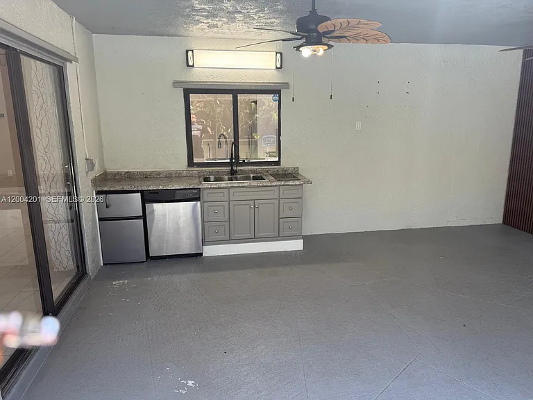 1325 SW 28th St — Photo 17