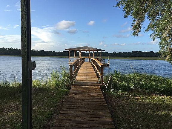 Dock
