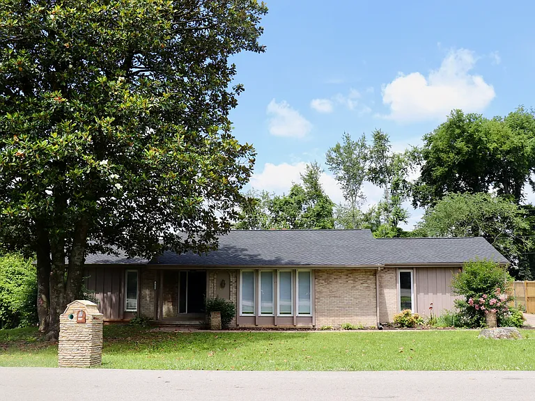 2605 Yuma Dr — Photo 1