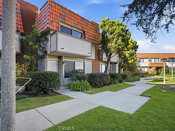 3rd image of 28192 Ridgecove Ct S