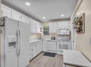 8900 Washington Blvd APT 211, Hollywood, FL 33025