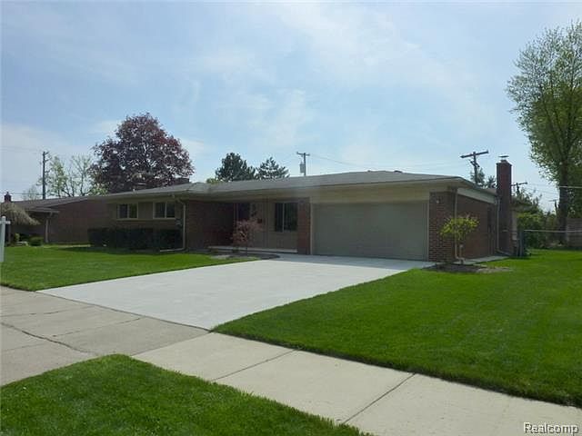 1st image of 15333 Golfview St