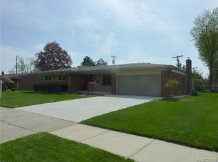 15333 Golfview St, Livonia, MI 48154