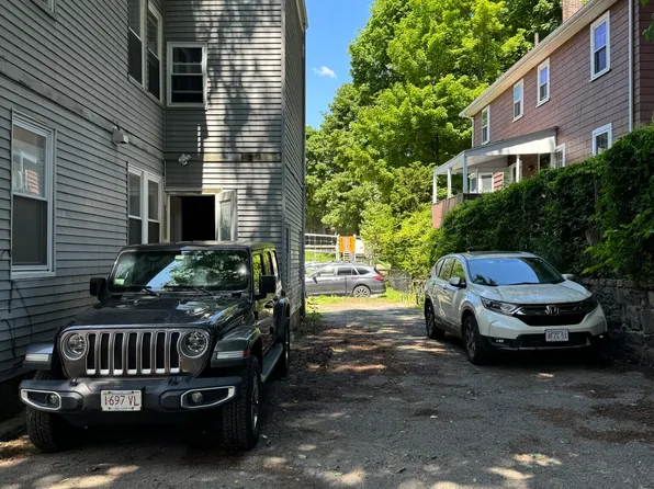 7 High Street Pl APT 2, Brookline, MA 02445