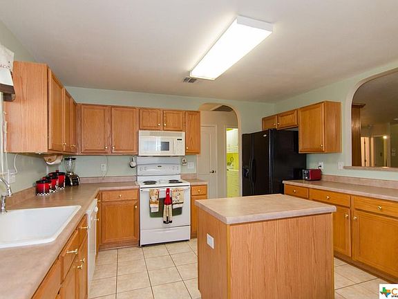 3rd image of 219 Goliad Dr