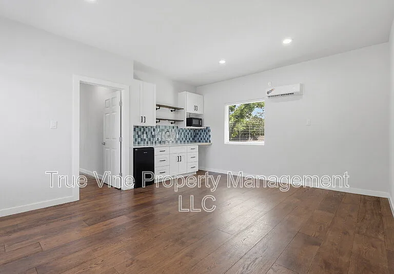 216 E Fest St — Photo 21