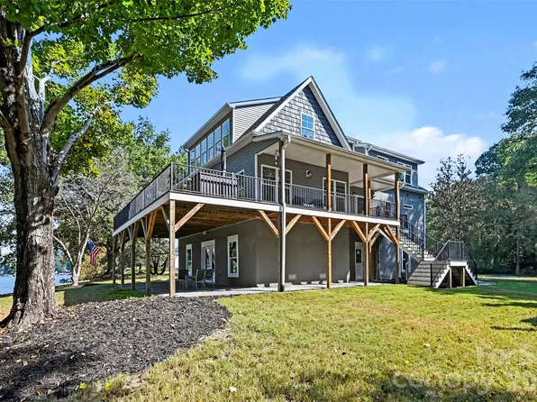 1727 Lake Dr, Charlotte, NC 28214