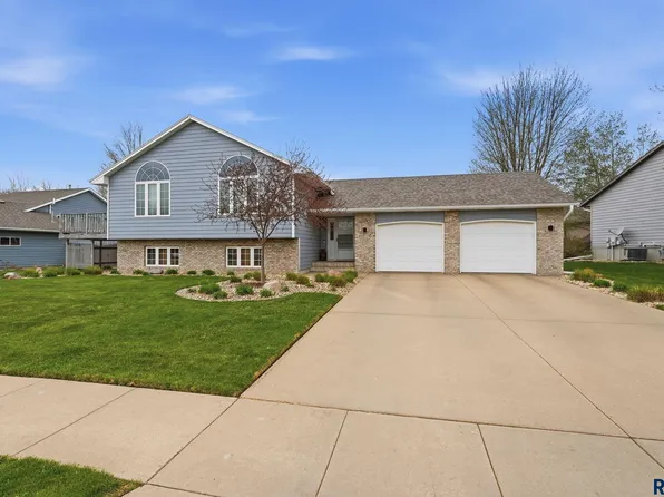 1715 S Lorne Ln, Sioux Falls, SD 57106