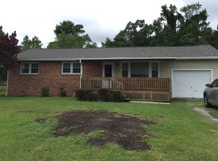 717 Pineland Dr, Swansboro, NC 28584