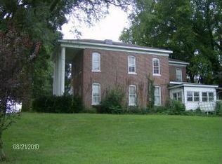 207 N 1st St, Fairfield, IL 62837