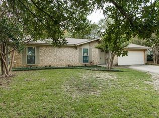 817 Skylark Dr, Mansfield, TX 76063