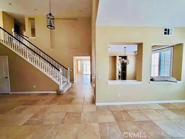 5 bed, 4.5 bath, 4052 sqft, $3,800 — Photo 4
