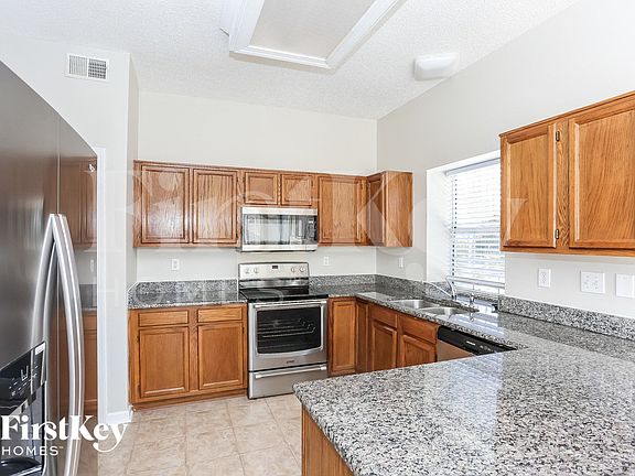 5th image of 6010 Elm Cove Ln