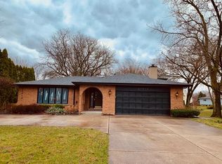 21015 London Dr, Olympia Fields, IL