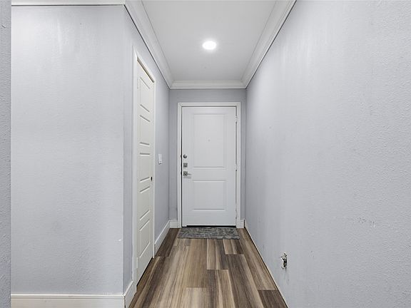 4th image of 3156 Abbey Rd