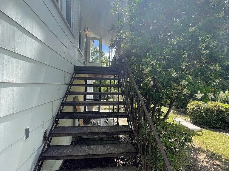 Earlewood Park - Convenient to Downtown and Interstates — Photo 14