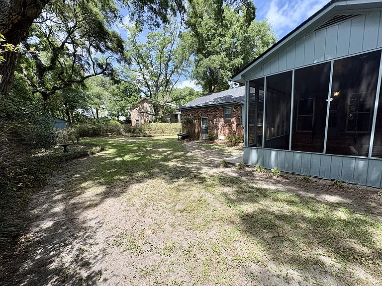 1003 Chambers Ln — Photo 32