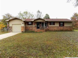 203 Larkwood Dr S, Decatur, AL 35601