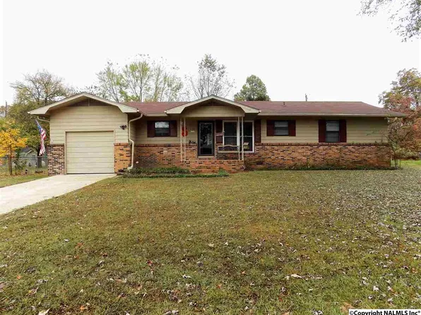 203 Larkwood Dr S, Decatur, AL 35601