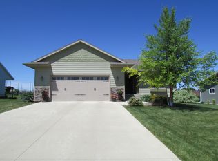 1117 Denver Pl SE, Orange City, IA 51041