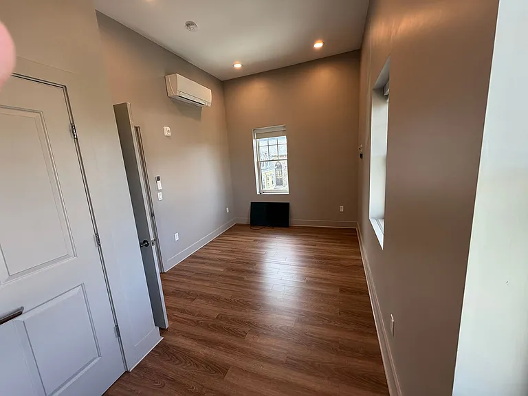 530 Broadway Apartments — Photo 21