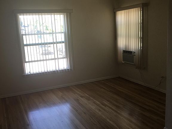 4th image of 113 1/2 N Screenland Dr