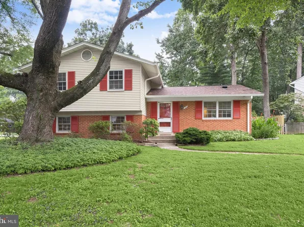8308 McNeil St, Vienna, VA 22180
