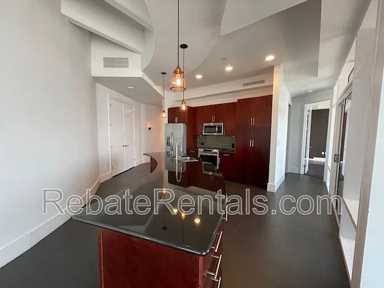 320 N 1st St #813 — Photo 7