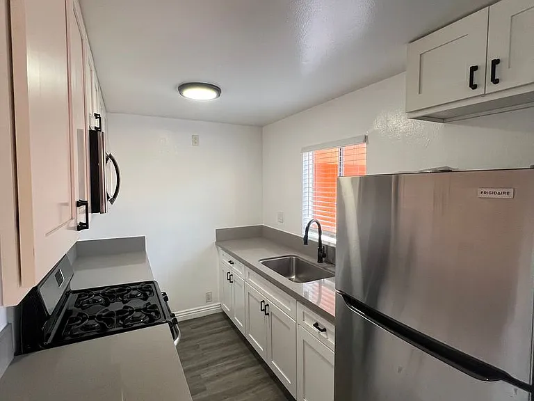 VRA27 LLC- "Villa Regency Apartments" — Photo 45