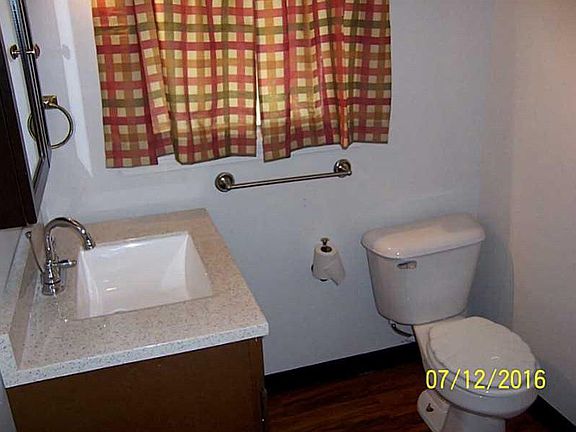 3rd image of 418 E Lawn Ave