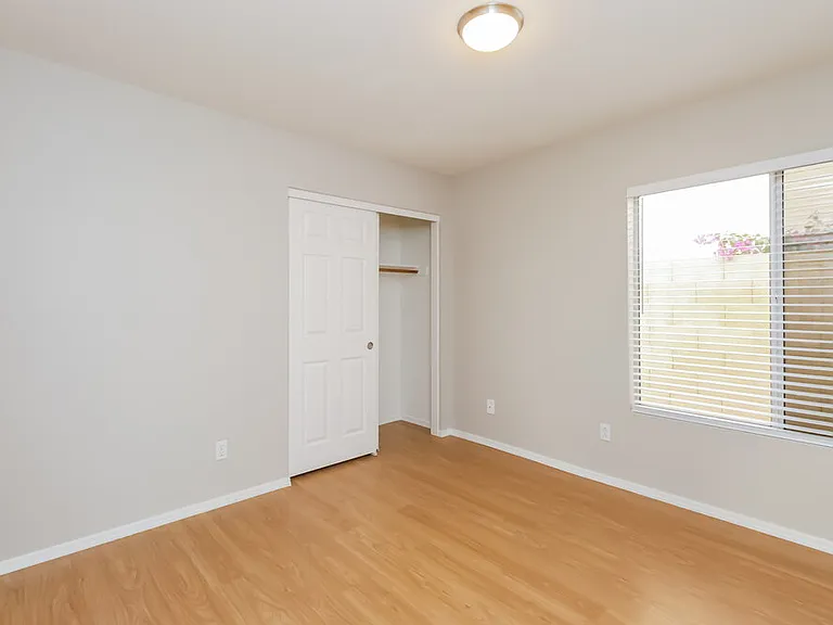 1366 E Vaughn Ave — Photo 12