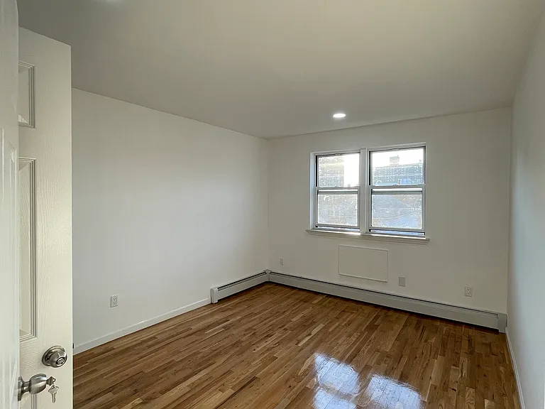 138 Bay 49 St #3 — Photo 14