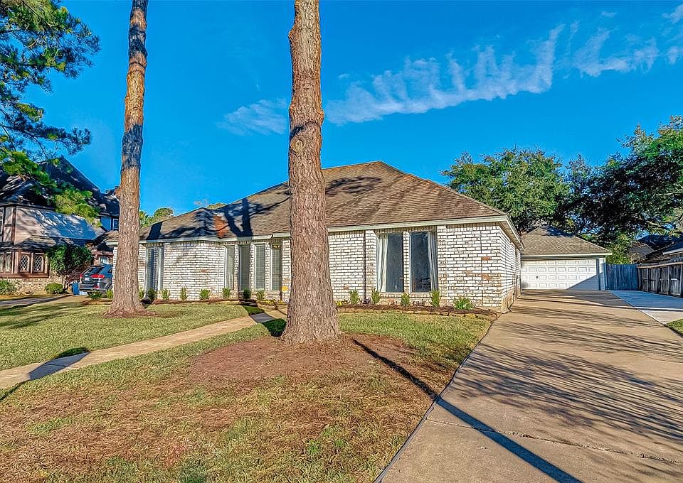 Welcome to 22446 Prince George in Williamsburg Settlement. A super 1-story home with a pool with plenty of recent updates!