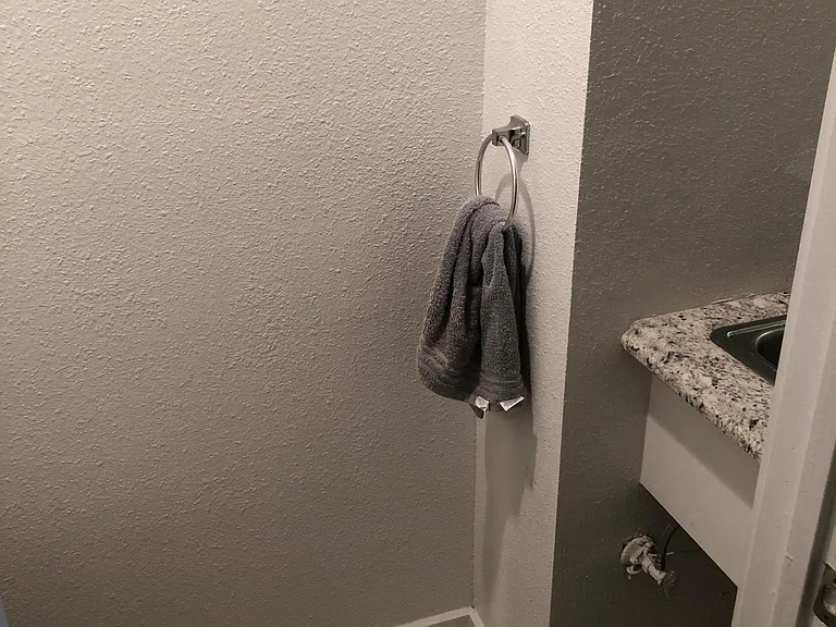 1/2 bath