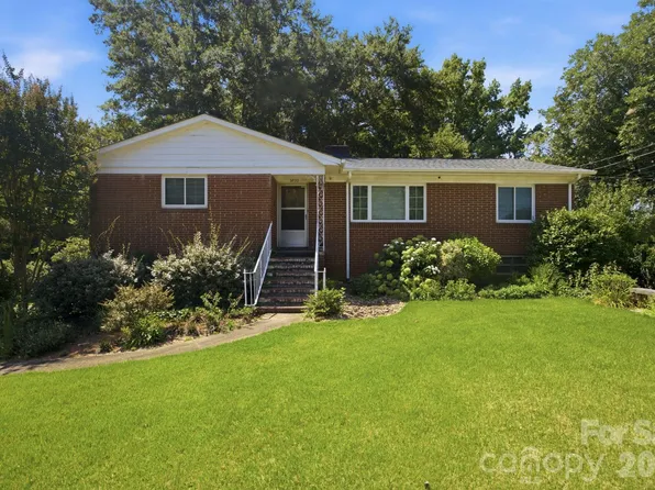 3800 Arvin Dr, Charlotte, NC 28269