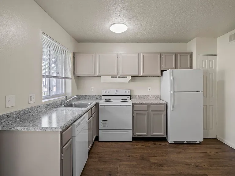 Westport Crossing Apartments — Photo 93