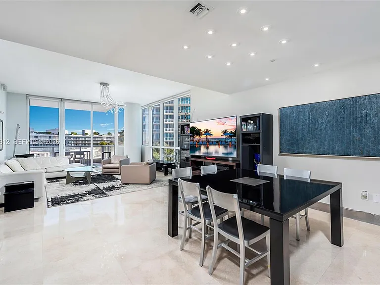 100 S Pointe Dr #610 — Photo 12