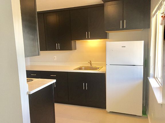 3rd image of 721 Cedar St APT 5