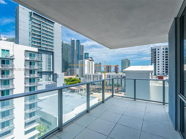 1010 SW 2nd Ave #1003 — Photo 30