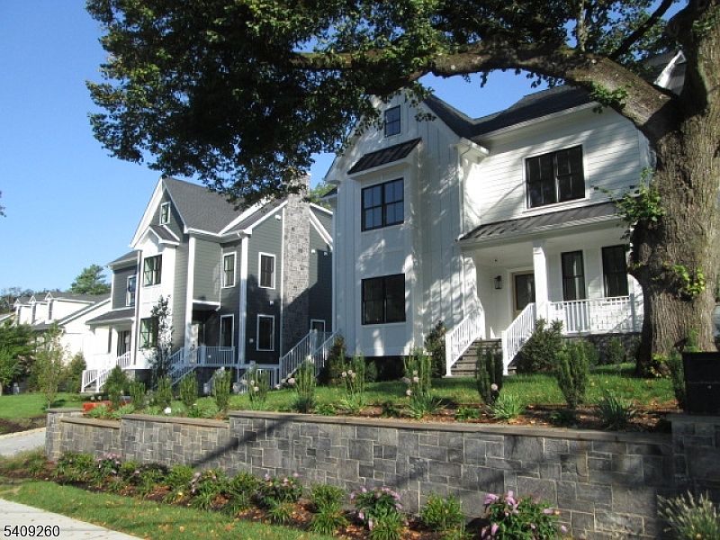 2nd image of 709 Springfield Ave #2