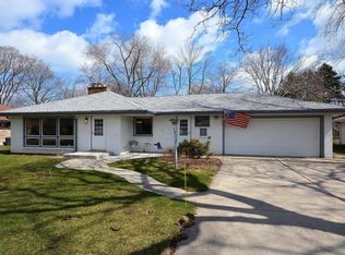 8940 N Mohawk Rd, Bayside, WI 53217