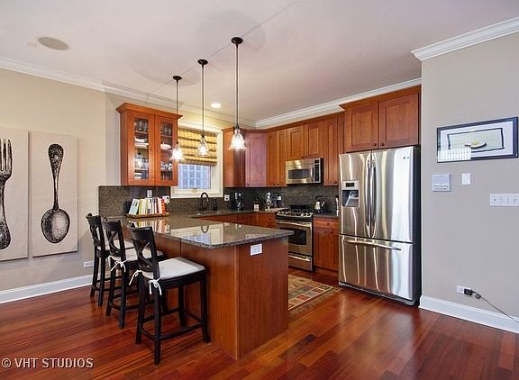 3rd image of 3620 N Damen Ave #1