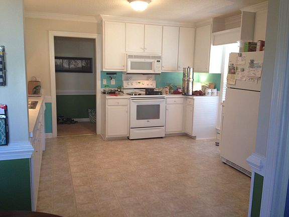 Spacious Kitchen & storage